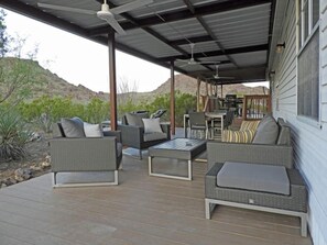 Outdoor dining - Rancho Mula Oso PLUS Bunkhouse: Unparalleled Outdoor Space (Terlingua)