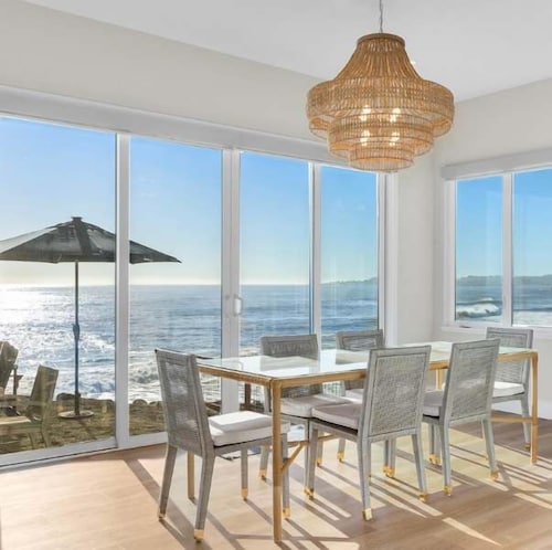 Sea4ever Beachhouse - Oceanfront - Newly Remodeled