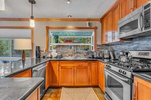 Refrigerador, microondas, horno, placa de cocina