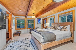 3 bedrooms, desk, WiFi, bed sheets