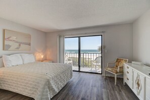 6 bedrooms, desk, iron/ironing board, free WiFi - Sandal Sand Cottages on Beach (Ponce Inlet)