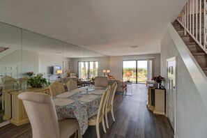 Dining - Sandal Sand Cottages on Beach (Ponce Inlet)