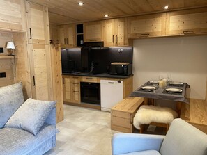 Fridge, microwave, oven, dishwasher - La Cachette 20 - Charming renovated 2 room apartment ski-in ski-out (LES AVANCHERS VALMOREL)