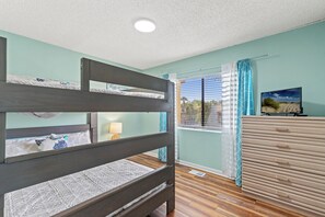 2 bedrooms, WiFi, bed sheets - City Beach Oasis:Clean, Quiet & Snowbirds friendly (Panama City Beach)