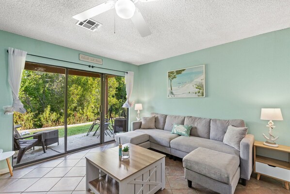 Smart TV, video games - City Beach Oasis:Clean, Quiet & Snowbirds friendly (Panama City Beach)