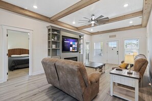 6 bedrooms, iron/ironing board, travel cot, free WiFi