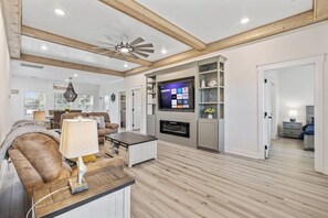 Smart TV, fireplace, ping pong