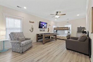 6 chambres, fer et planche à repasser, lit parapluie, Wi-Fi gratuit