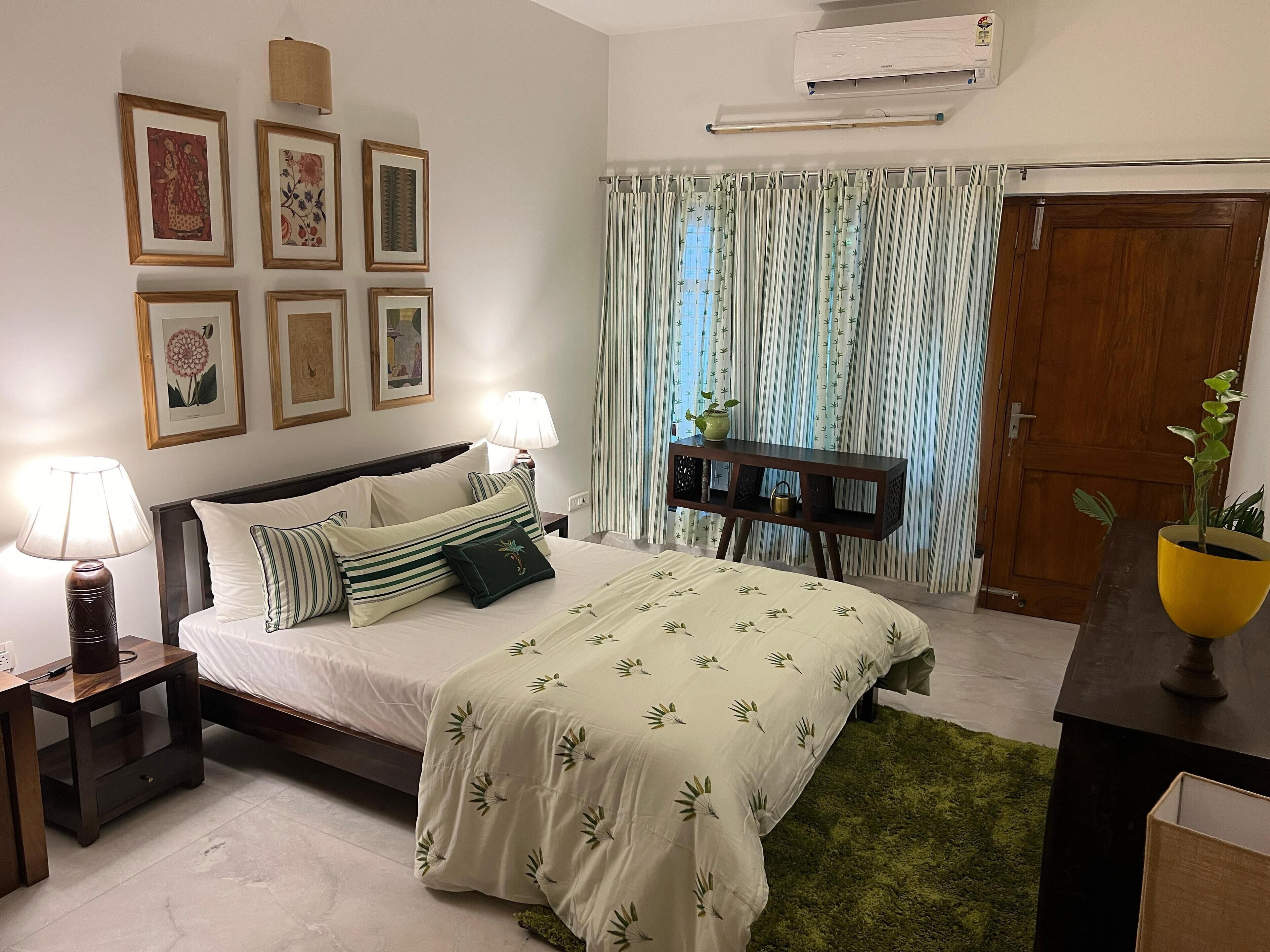 8 bedrooms, iron/ironing board, WiFi, bed sheets