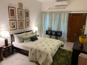 8 bedrooms, iron/ironing board, WiFi, bed sheets - Spacious bungalow with 8 bedrooms and WiFi, AC in charming Gurugram (Gurugram)