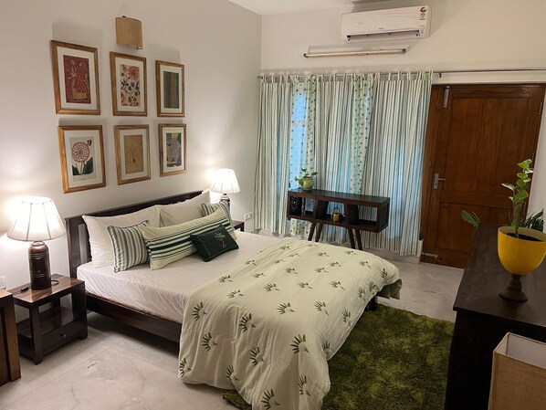 8 bedrooms, iron/ironing board, WiFi, bed sheets