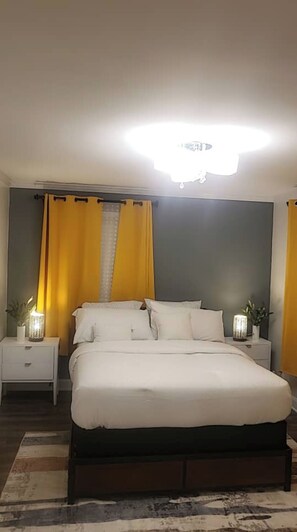 3 bedrooms, free WiFi, bed sheets - Private upper level 3-bedroom oasis with AC and WiFi. (Host occupies basement) (Germantown)