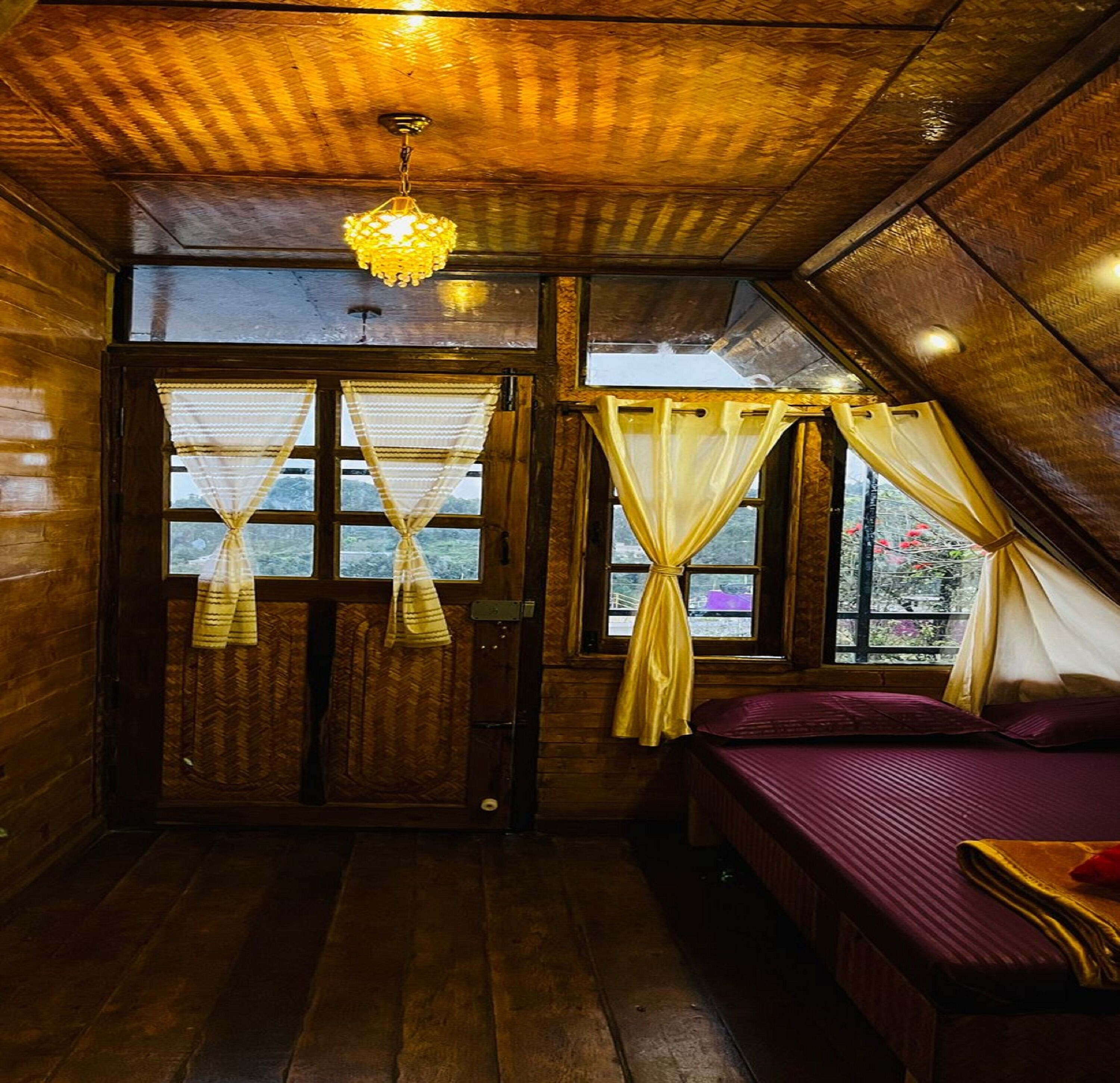 家庭房 | 防过敏的被褥、办公桌、免费 WiFi、床单