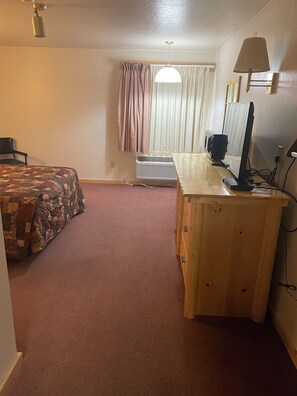 Single 1 room 1 bed, single room 2 bed | Skrivebord, skrivebord for bærbar PC og ekstrasenger (mot et tillegg)