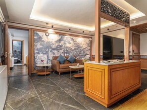 Premium Room | Egyptian cotton sheets, premium bedding, pillowtop beds, minibar - The Vale Lodge (Anantnag)