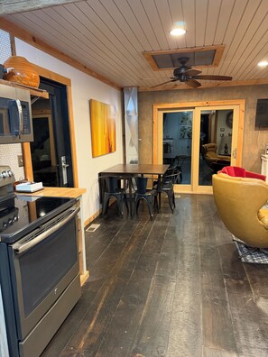 Geladeira, micro-ondas, fogão, cooktop