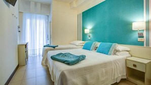 A hotel room with two beds, a TV, a desk, and a window with curtains. - HOTEL KONRAD (Rimini)