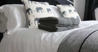 Farm View Retreat in Northampton 3BR, 1.5BR Sleeps 8 Access to Billing Aquadrome