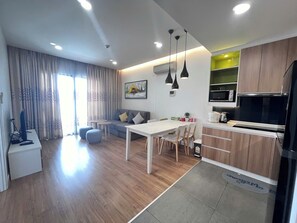 Luxury-Apartment, Balkon, Stadtblick | Wohnzimmer
