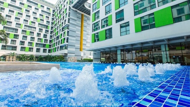 A modern hotel with a pool area featuring water jets. - The Wellington-Republic Plaza Airport (Ho Chi Minh City)