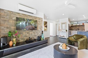 Smart-tv och en stereo