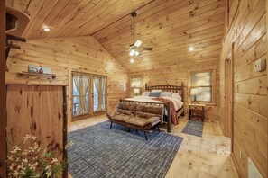 3 bedrooms, iron/ironing board, travel cot, WiFi - Private Cozy Cabin w/ Hot Tub in Blue Ridge! (Blue Ridge)