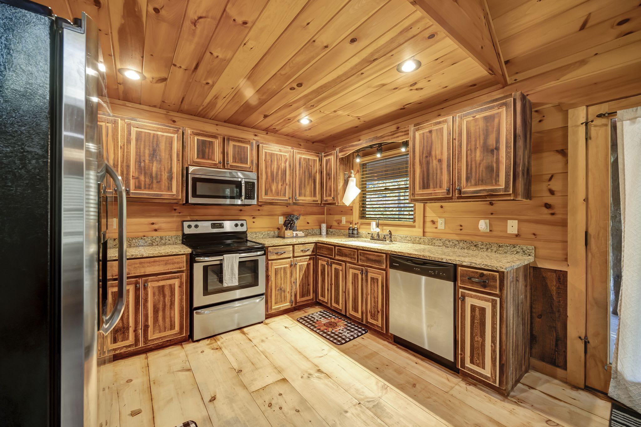 冰箱、微波炉、烤箱、炉灶