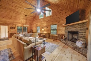 TV, fireplace, offices - Private Cozy Cabin w/ Hot Tub in Blue Ridge! (Blue Ridge)