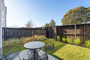 Outdoor dining - Albert Abode Summary: (Albert Town)