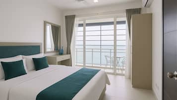 1 bedroom, desk, iron/ironing board, WiFi