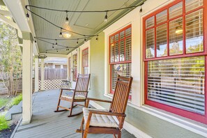 Terrace/patio - 3 Mi to Dtwn: Dog-Friendly Home in Houston! (Houston)