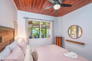 2 bedrooms, iron/ironing board, free WiFi, bed sheets - Beachfront paradise in Flamingo Marina - FM405 (Flamingo)