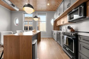 雪櫃、微波爐、焗爐、爐具