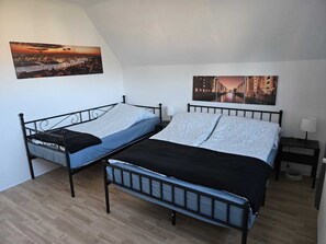 2 bedrooms, travel crib, free WiFi, bed sheets