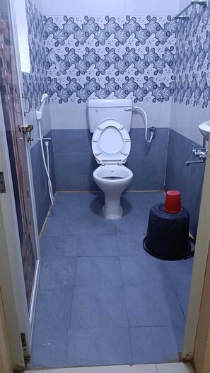 Superior Double Room, 1 Bedroom | Bathroom | Free toiletries, towels, soap, shampoo - Abhitej inn (Dumbriguda)