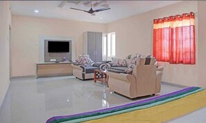 Superior Double Room, 1 Bedroom | Living area
