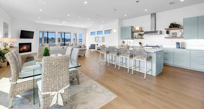 Tranquil Tides-Luxury Waterfront home, pool & dock