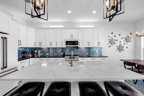 Fridge, microwave, oven, stovetop - Village Oasis-Pool, Boat Lift, & Game Room (Kingsland)