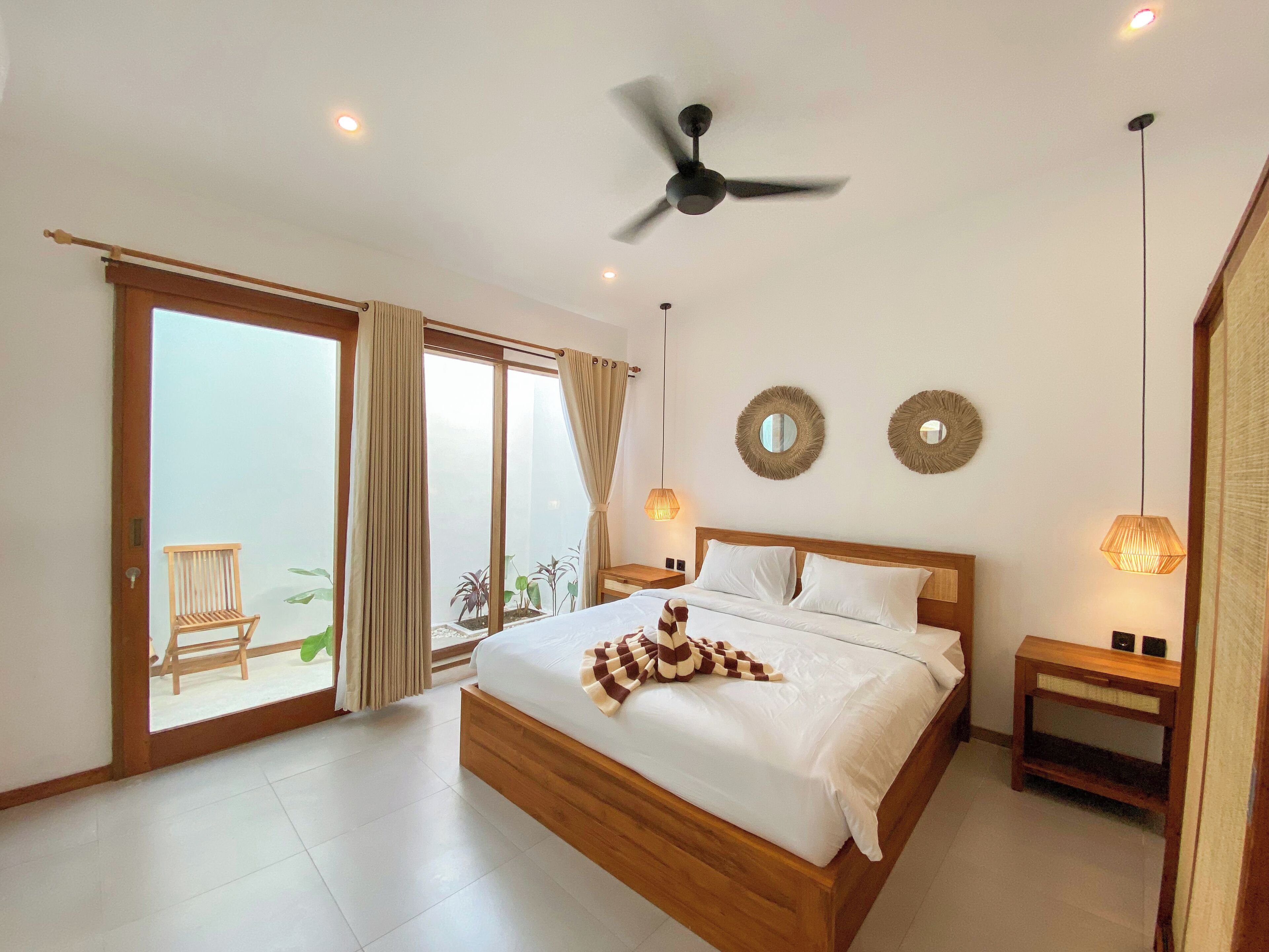 Minibar, individually decorated, individually furnished, desk