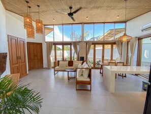 55-tums smart-tv med kabelkanaler, Netflix och en iPod-dockningsstation