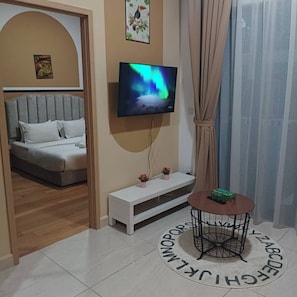 43-inch TV with digital channels - Grand Suite At The Luxe Infinitum KLCC (Kuala Lumpur)