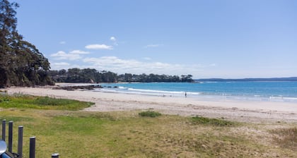 Pet-Friendly 2-Bed Beach House with Garden & BBQ