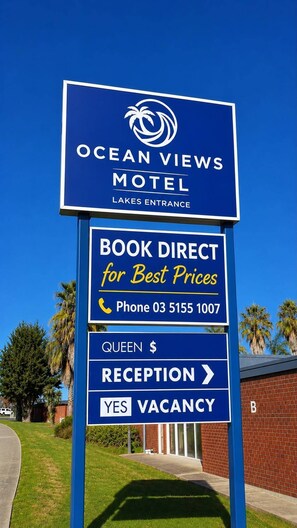 Front of property - Ocean Views Motel Lakes Entrance (Kalimna)