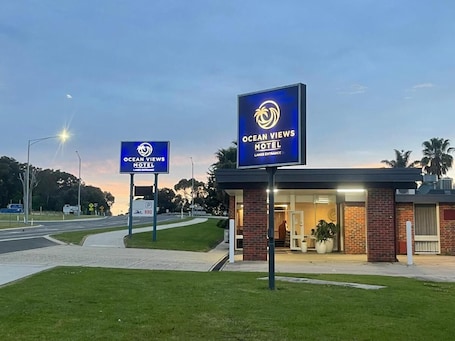 Front of property. Ocean Views Motel Lakes Entrance