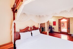 Standard Suite | Egyptian cotton sheets, premium bedding, desk, free WiFi - Hotel O Ubud Asri Homestay Near Monkey Forest (Ubud)