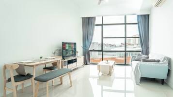 City Apartment, 2 Bedrooms, Non Smoking, City View | Living area