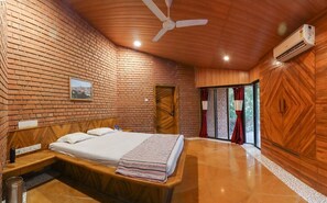 4 bedrooms, soundproofing, free WiFi