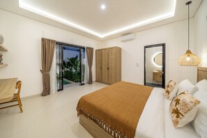 2 bedrooms, in-room safe, desk, iron/ironing board