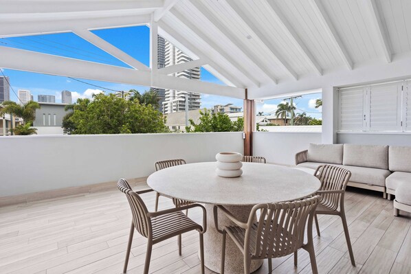 House, 4 Bedrooms | Terrace/patio