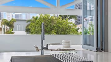 House, 4 Bedrooms | Terrace/patio